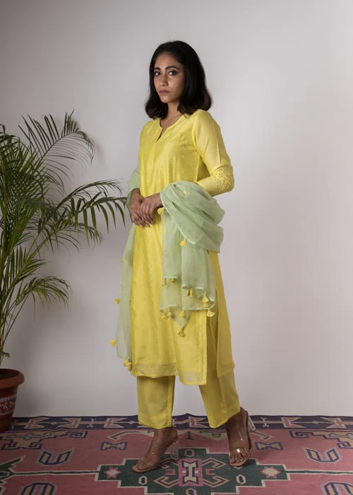 Urmul 'Lily' Hand Embroidered lemon green Chanderi kurta. 2pc set (kurta and dupatta) - Image 6