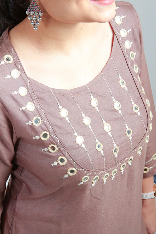 Urmul 'Naira' Hand Embroidered Grey cotton silk kurta - Image 5
