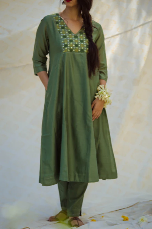 Urmul 'Sathya' Sitara' Kurti (2Pc Kurta And Pant ) - Image 3