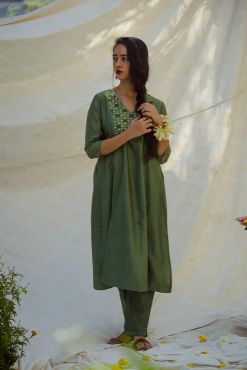 Urmul 'Sathya' Sitara' Kurti (2Pc Kurta And Pant ) - Image 5