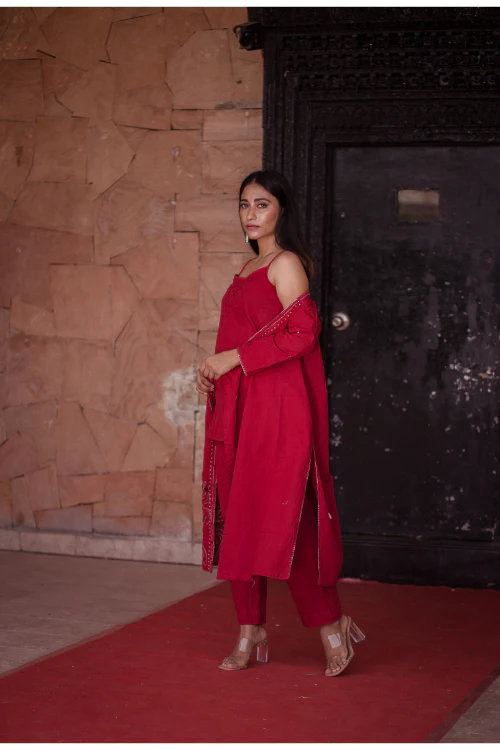Urmul'Sayonee' Laal ishq Cotton wrap kurti (3pc kurta,sleeve and pant set ) - Image 3