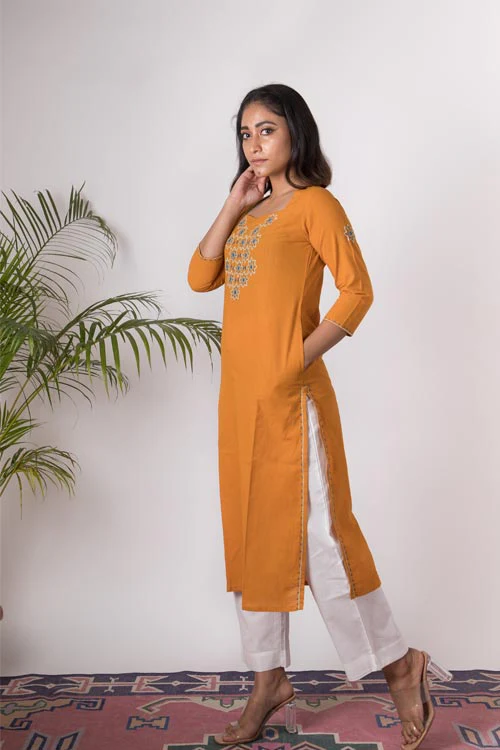 Urmul 'Tara' Hand Embroidered Cotton Kurta Pant Set (2Piece Set) - Image 2