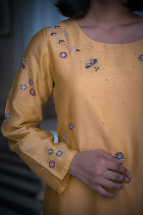 Urmul'Susan'Solasta chanderi kurta set. (3pc kurta,pant and dupatta set ) - Image 3