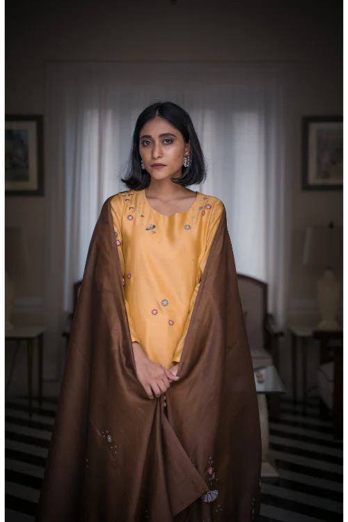 Urmul'Susan'Solasta chanderi kurta set. (3pc kurta,pant and dupatta set ) - Image 4
