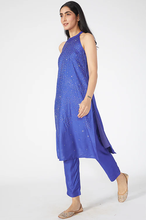 Okhai 'Venus' Embroidered Kurta Pant Dupatta Set - Image 5