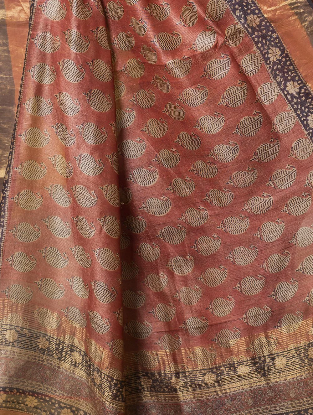TICH Festive & Exclusive Tassar Silk Bagru Saree (With Blouse Piece) - Warm Red, Beige & Dull Gold - Image 4