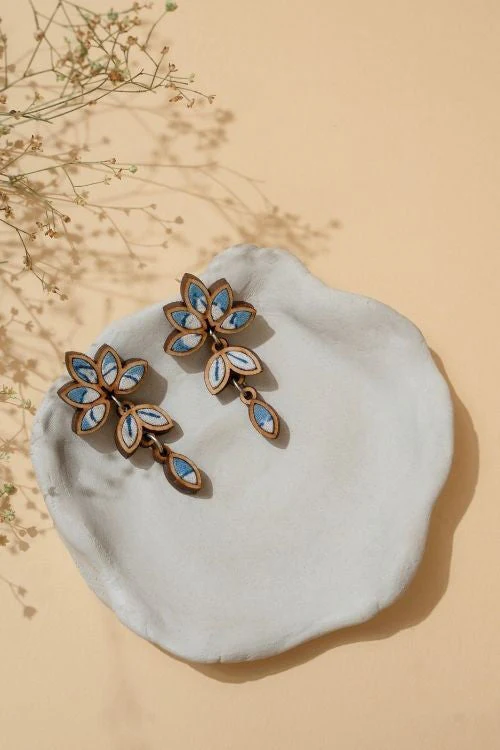 WHE Blue White Bloom Repurposed Fabric And Wood Leaf Dangler - Image 5