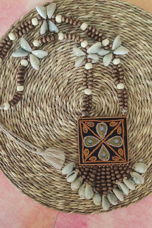 WHE Hand Embroidered Green Pendant Necklace With Cowry String - Image 4