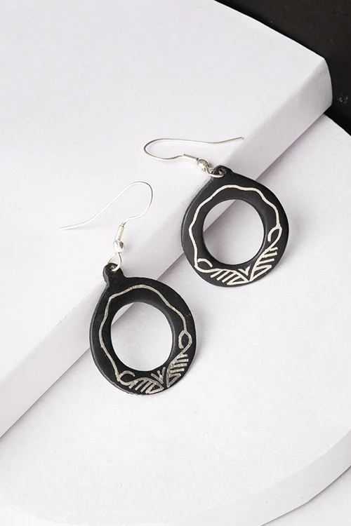 Whe Handmade Bidri Pure Silver Inlay Round Dangler