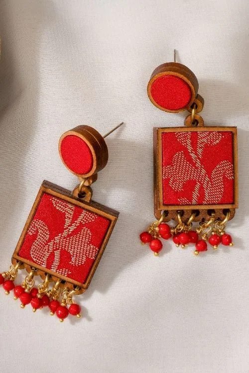 WHE Red Festive Fabric And Repurposed Wood Square Danglers - Image 2