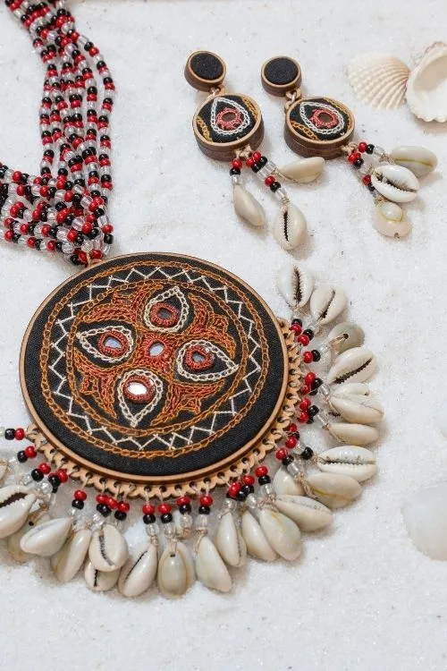 WHE Two In One Hand Embroidered Multicolor Pendant Choker - Image 2
