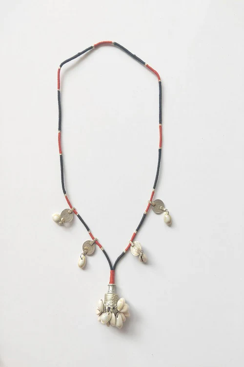 Whebyabira-Thread Necklace Black - Image 5